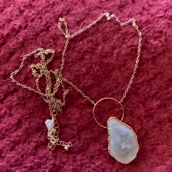 New Free form White and gold pendant and 24 inch plus gold-tone chain - Picture 4 of 5